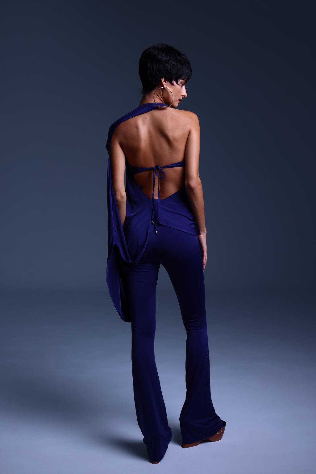 KOUROS set by BOCHEVA, back view