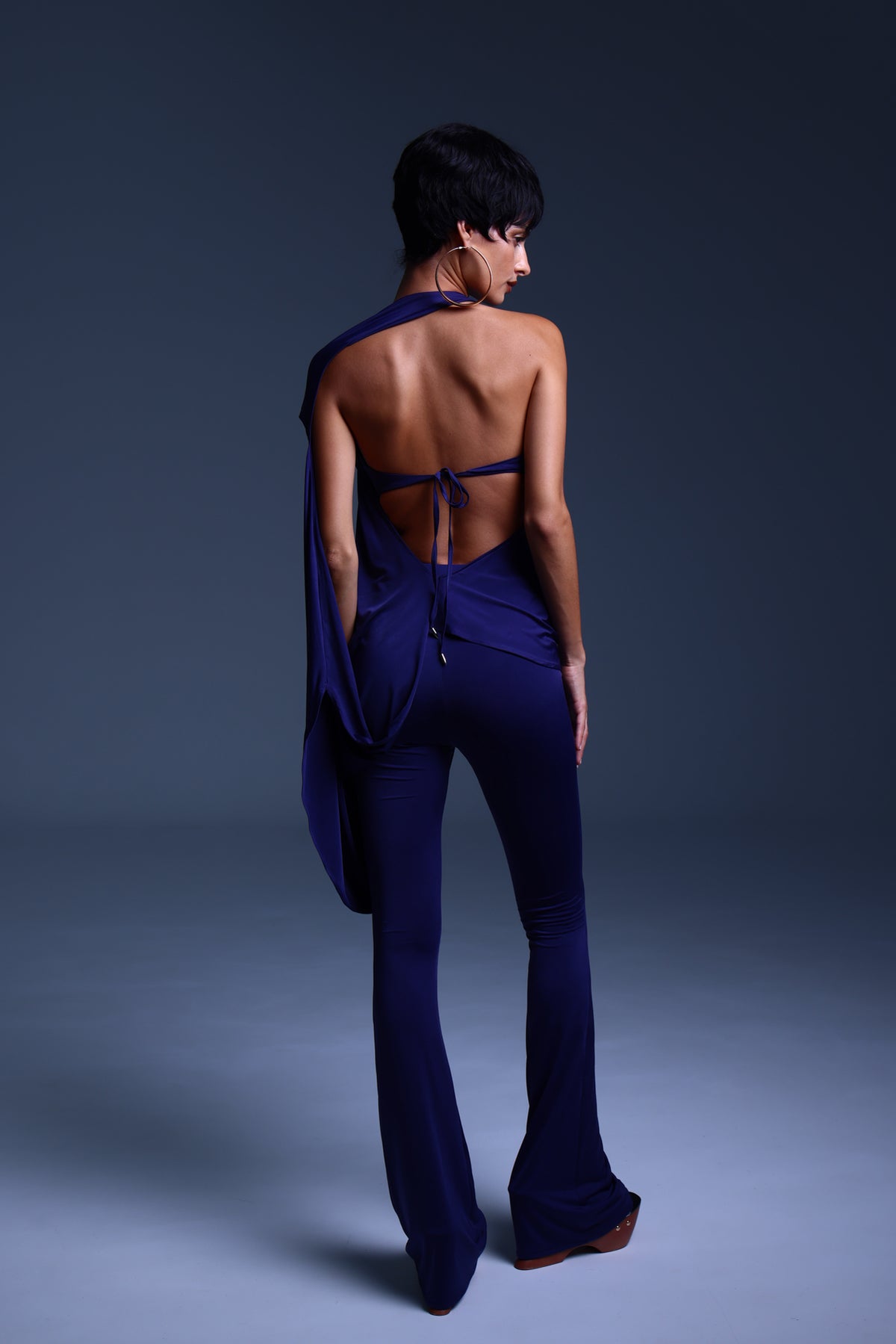 KOUROS set by BOCHEVA, back view