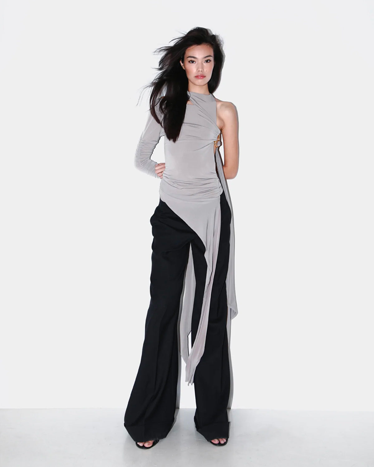 grey top perfect for summer and event