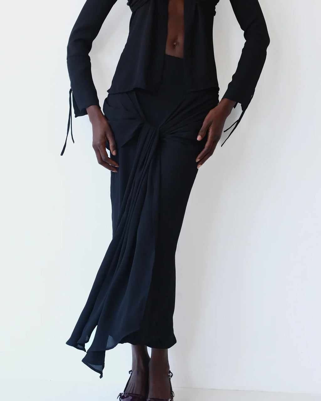 PERSIS Midi Skirt Black